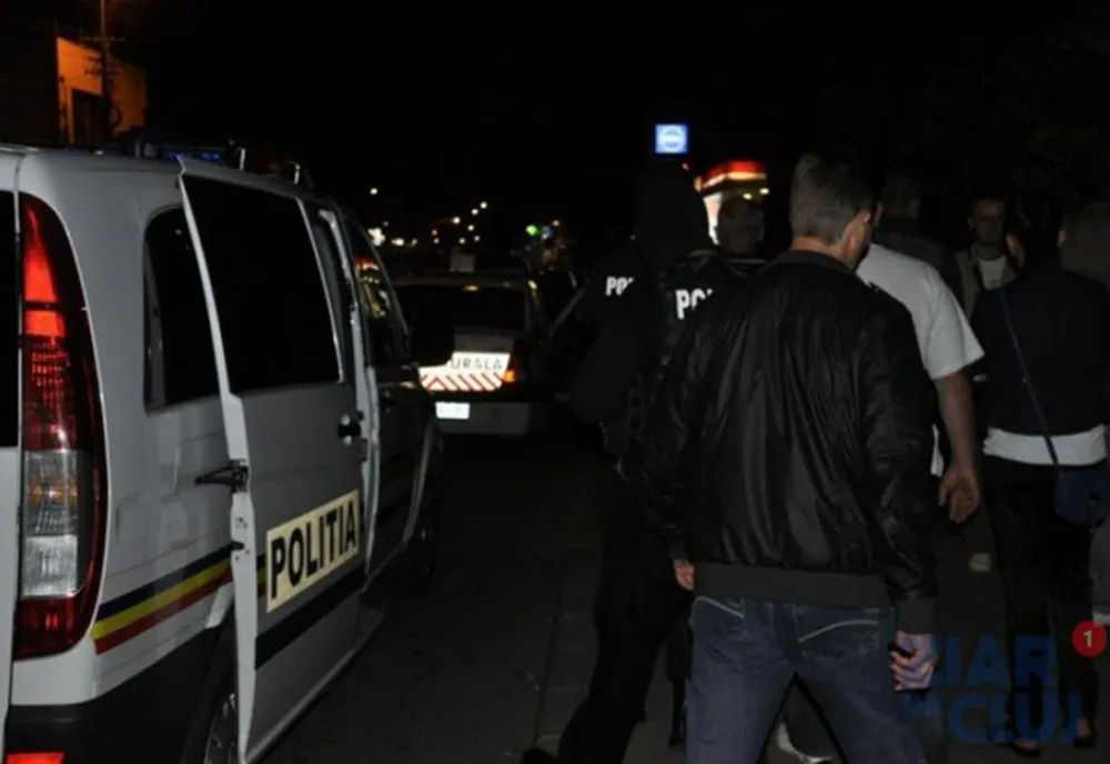 Dosar penal după o bătaie între tineri, în toiul nopții, în centrul Braşovului