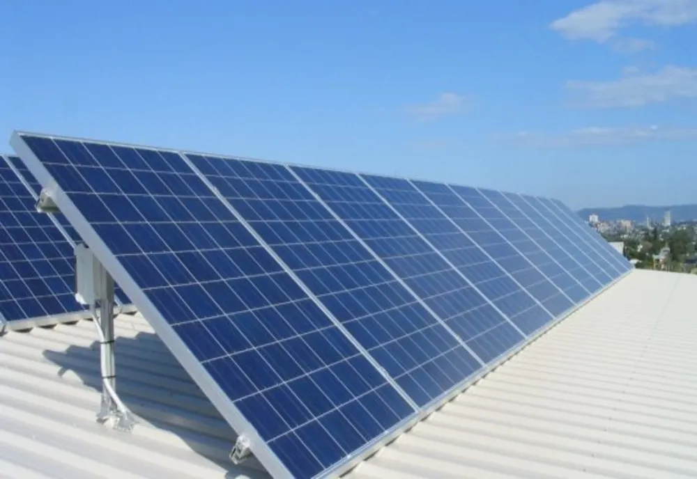 Aproximativ 5 mld. EUR fonduri nerambursabile au la dispoziție companiile și autoritățile locale pentru investiții în panouri fotovoltaice, digitalizare, reciclare sau producție