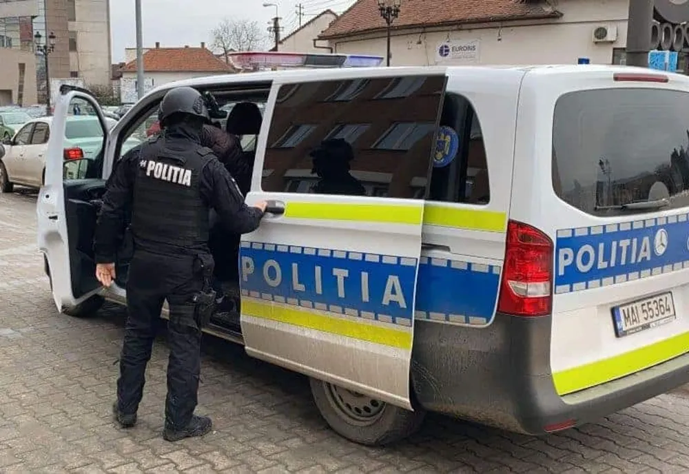 VIDEO Percheziții la suspecți acuzați de camătă și șantaj