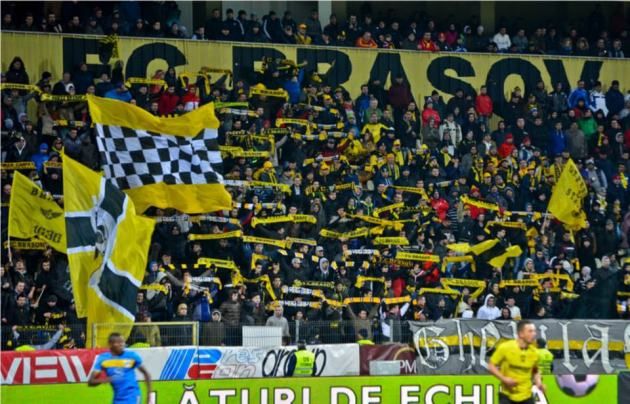 fcbrasov-petrolul-tribuna1