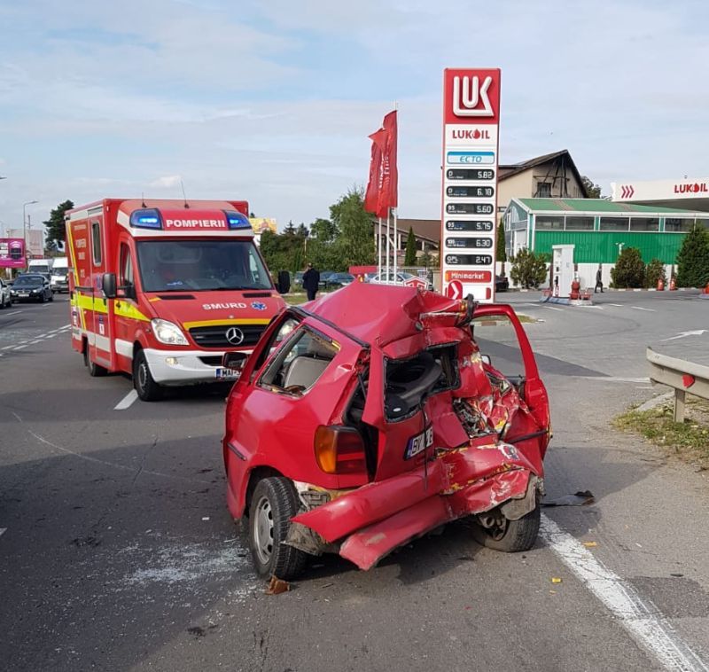 Accident, pe DN1! Impact între un microbuz și un autoturism