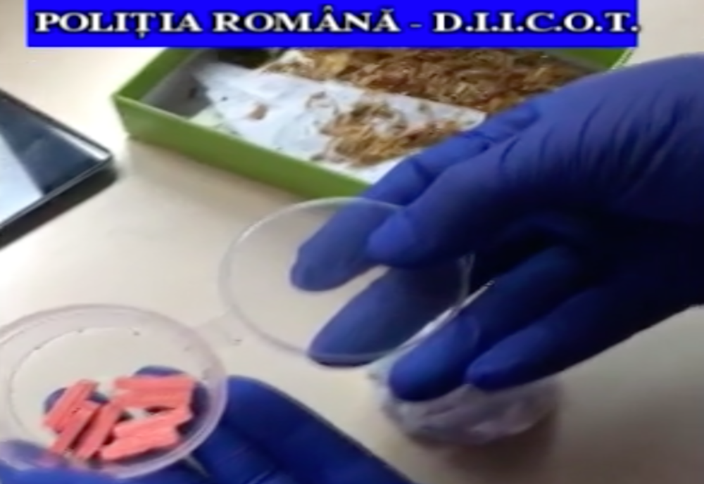 Percheziţii la traficanţi de droguri; stupefiantele - vândute în cluburi de pe Valea Prahovei şi din Braşov