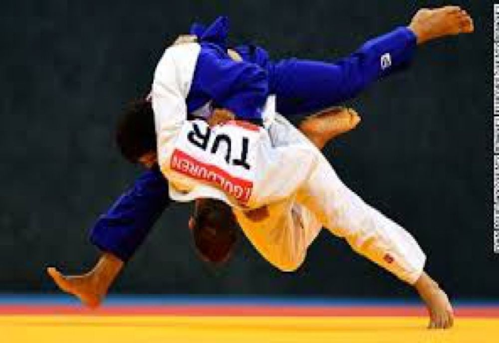 Mai mulți sportivi ai lotului național de judo, aflați în cantonament în Poiana Brașov, internați în spital după ce au fost infectați cu Sars-CoV-2