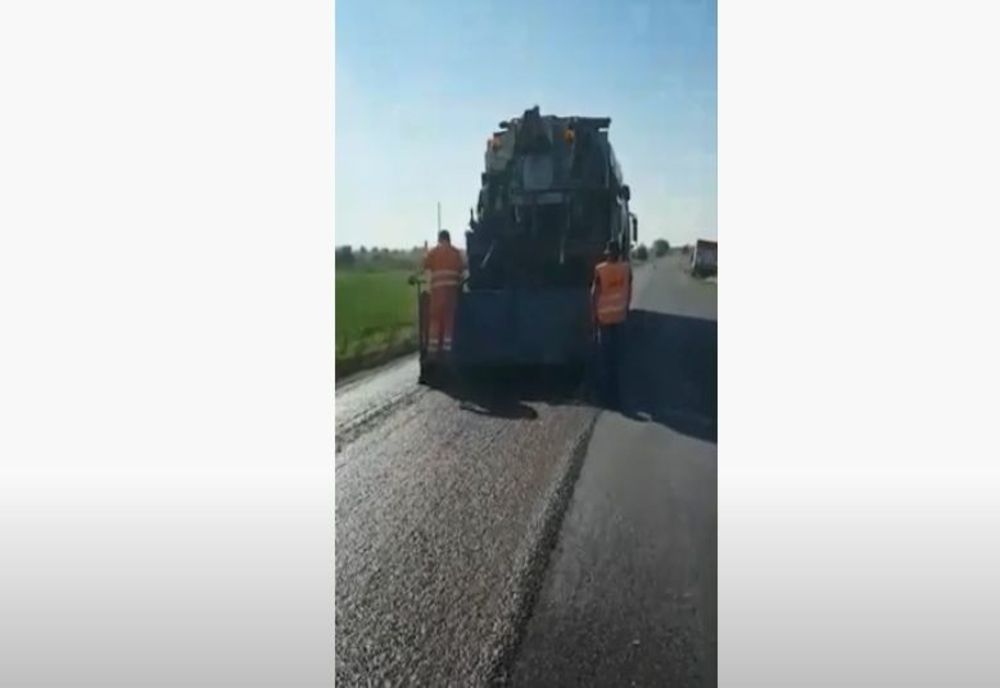 VIDEO S-a finalizat turnarea ultimului strat de asfalt pe DN13