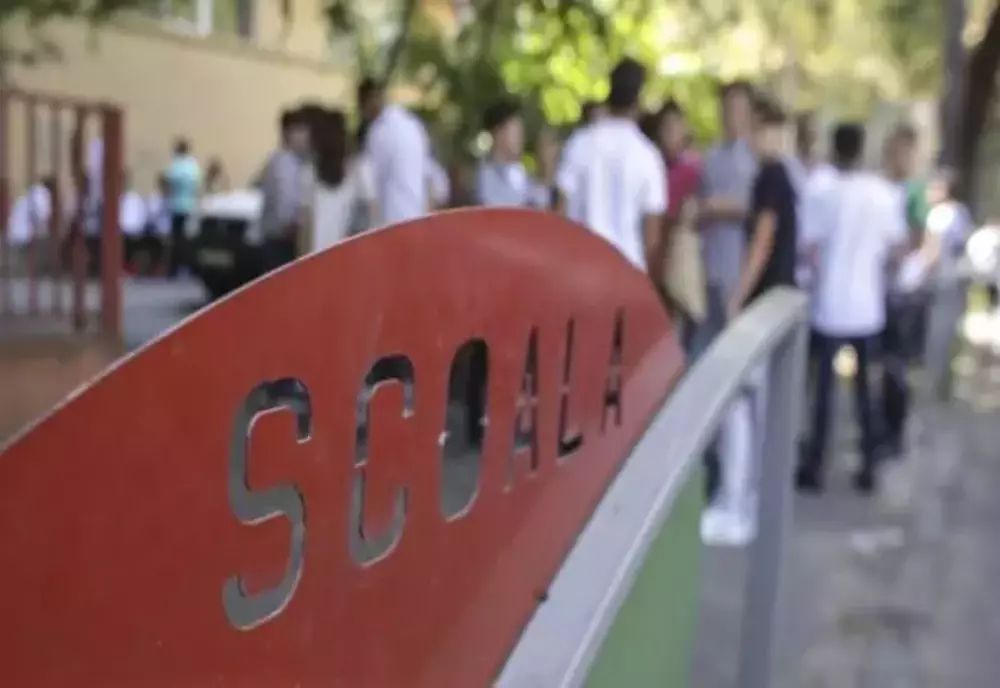 COVID-19 a închis o clasă de la un liceu important din Brașov! Alte două unități, în pericol!