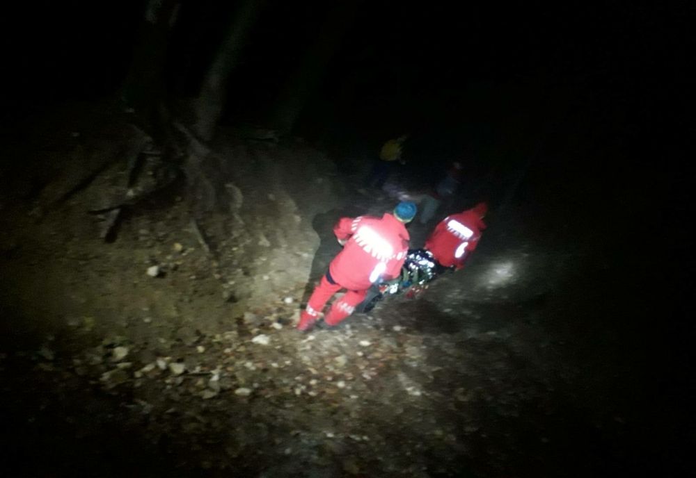 Salvamontiștii din Săcele au fost solicitați să ajute o turistă rănită pe munte!