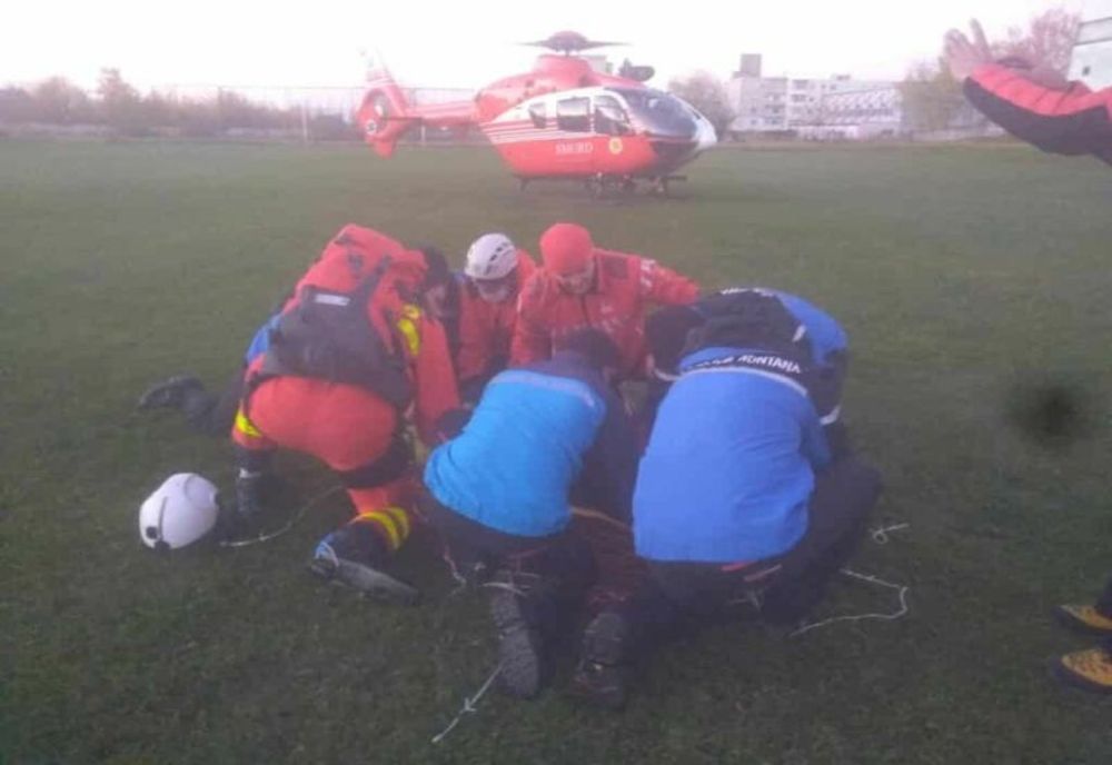 FOTO+VIDEO Misiune de salvare a unui tânăr, în Munții Făgăraș