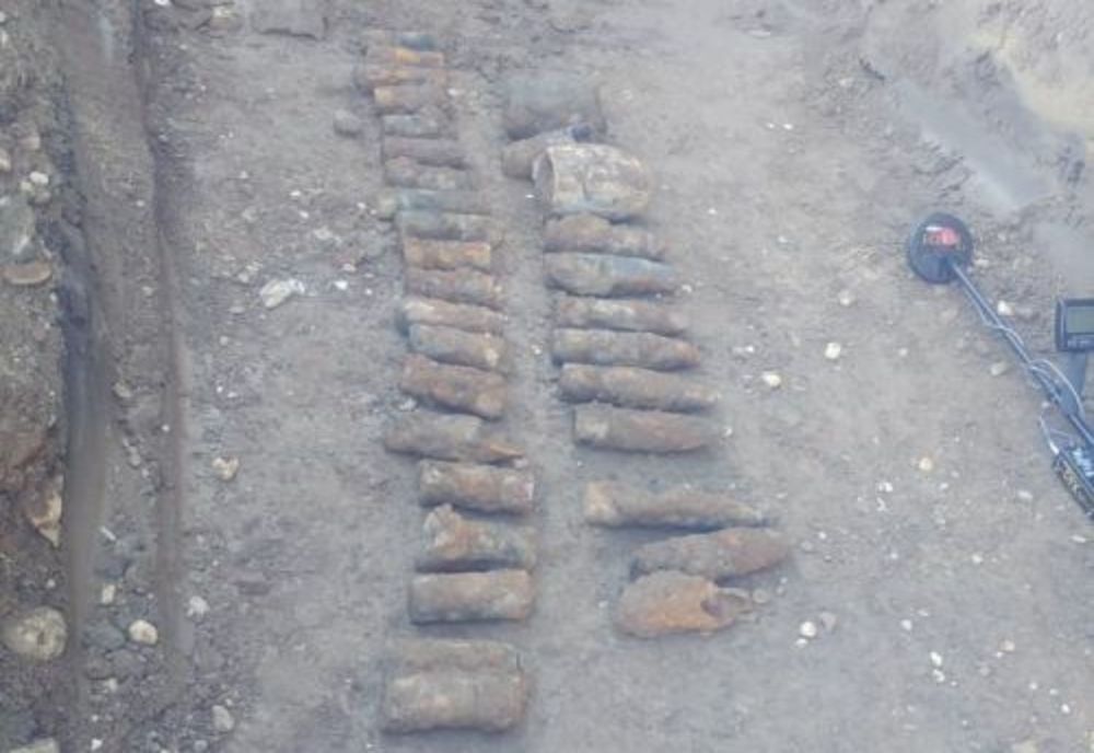 FOTO 36 de elemente de muniție descoperite în Gara Brașov