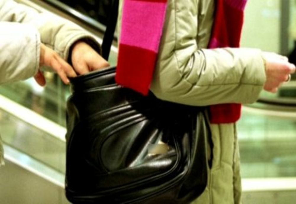 Hoții sunt și mai activi de sărbători! Polițiștii ne spun ce reguli trebuie să respectăm dacă nu vrem să devenim victimele hoților