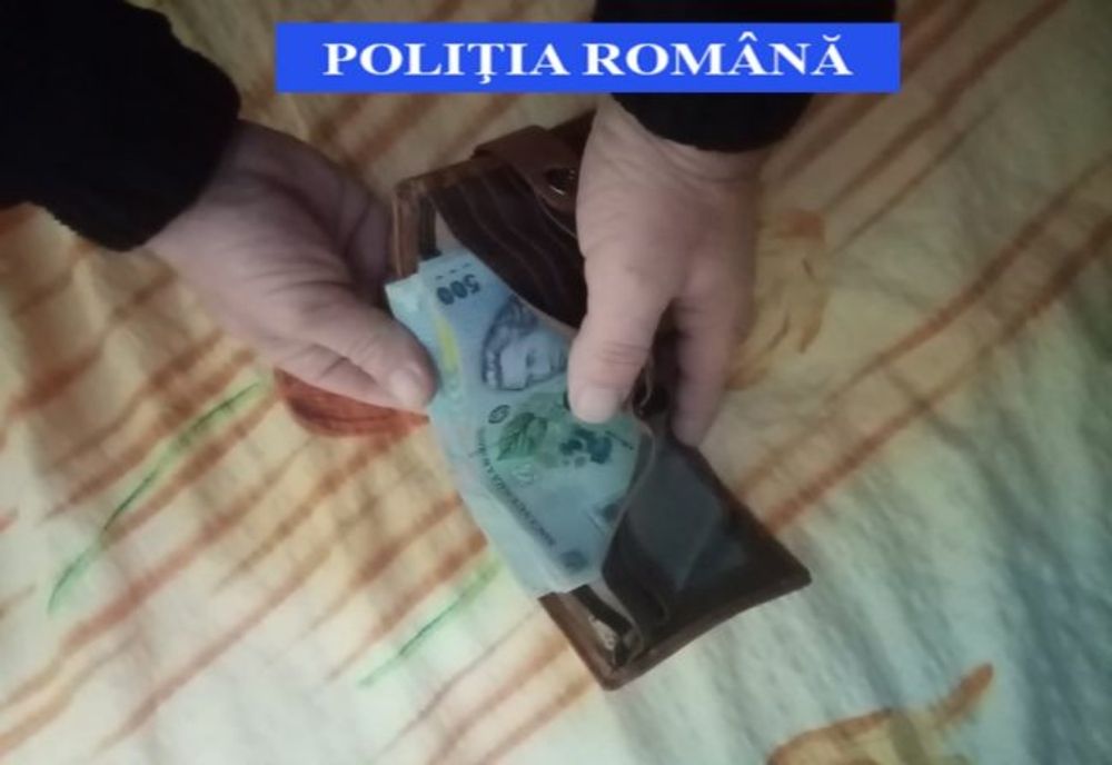 FOTO Doi bărbați din Făgăraș sunt cercetați pentru contrabandă cu țigări și trafic de droguri