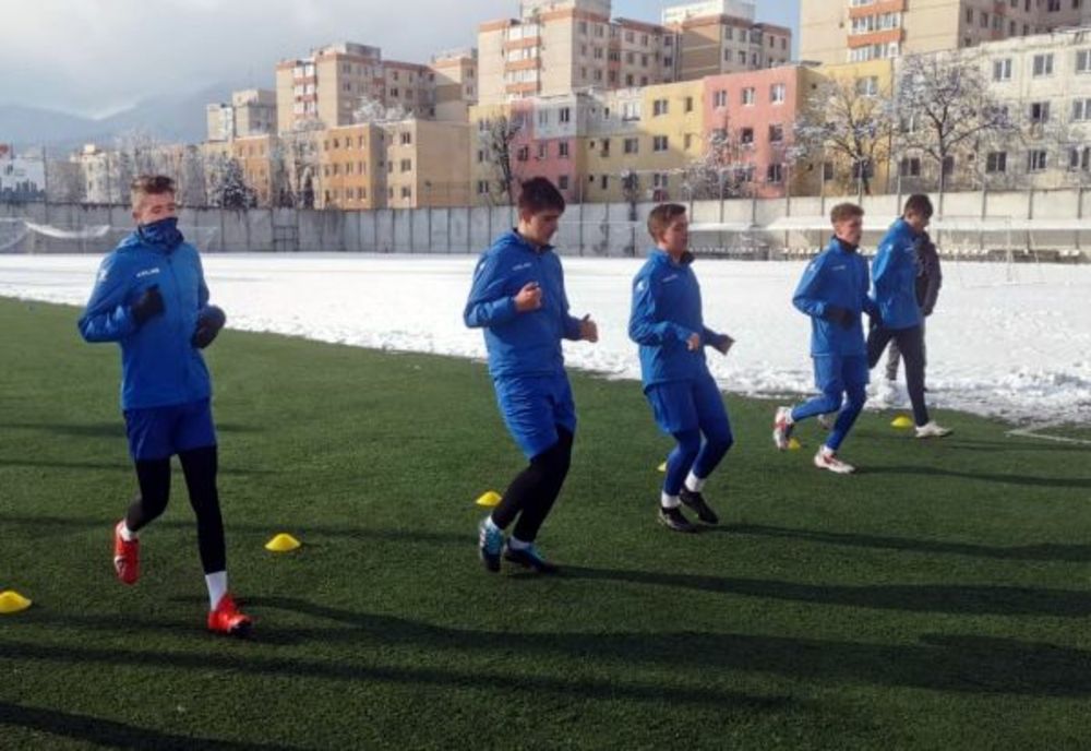 Fotbaliștii de la ACS Kids Tâmpa au revenit la pregătiri