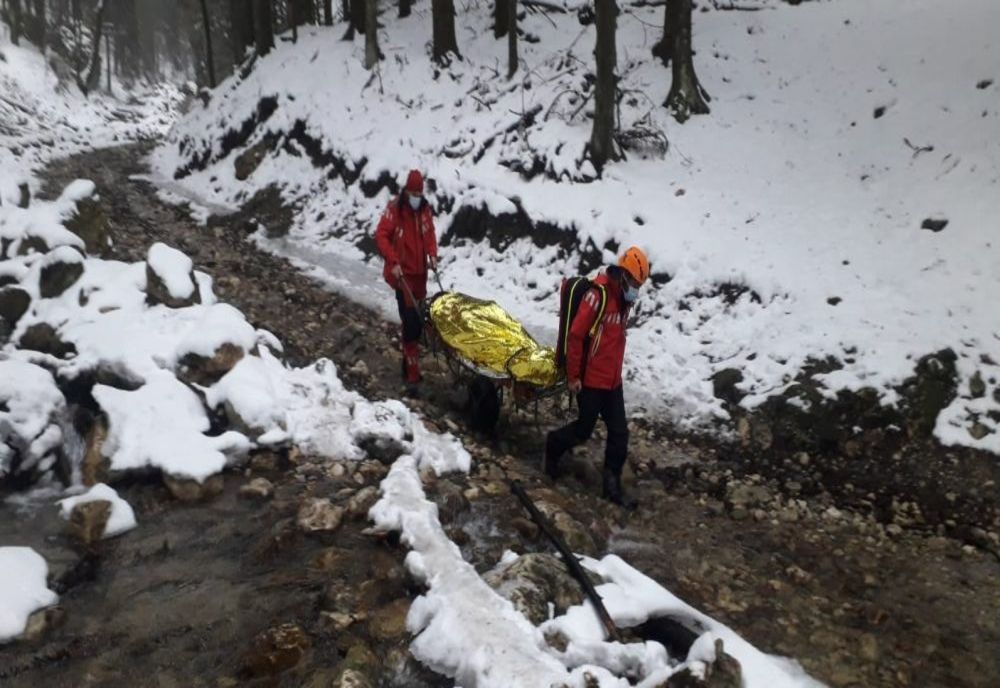 Turist cu fractură la picior, la Canionul 7 Scări