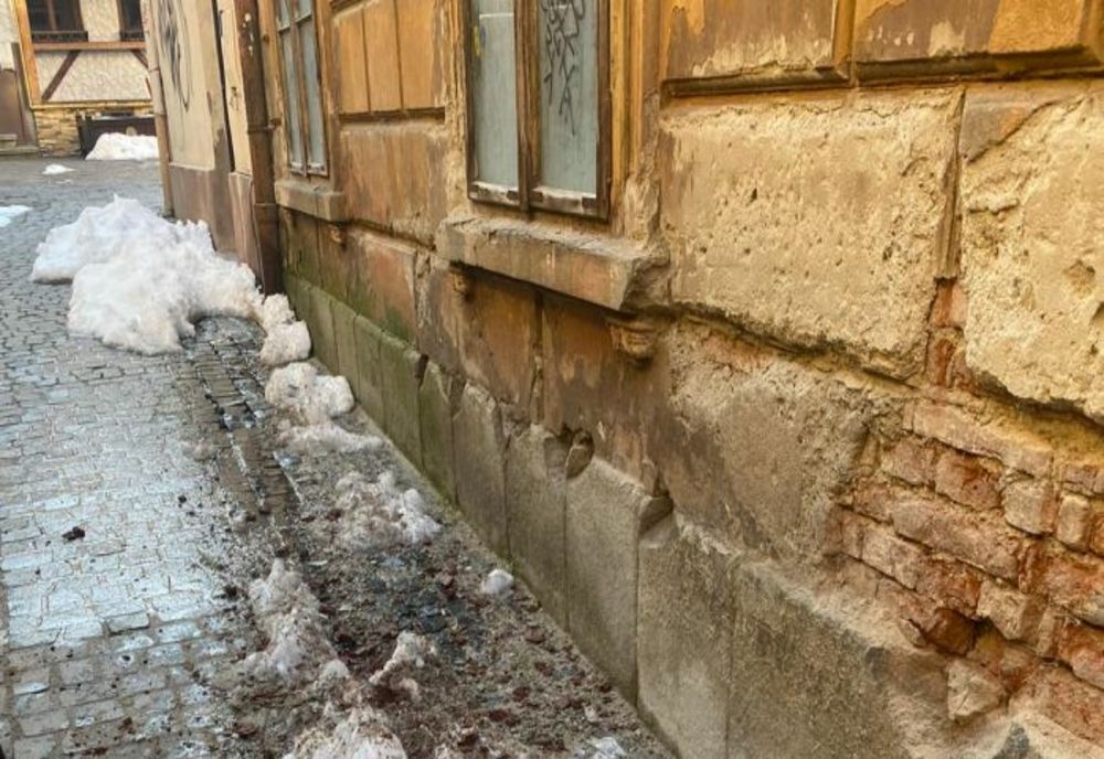 Amenzi de 5.000 de lei pentru proprietarii care și-au lăsat în paragină clădirile!