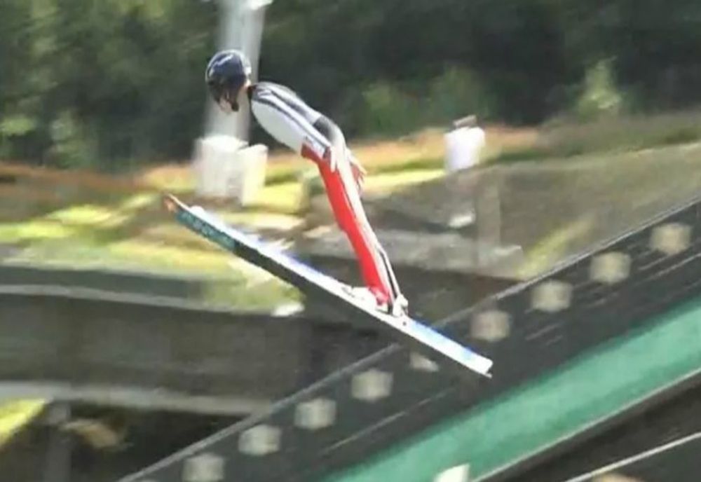 Performanță fabuloasă realizată de un sportiv din Săcele! S-a calificat în finala Campionatului Mondial de sărituri cu schiurile!