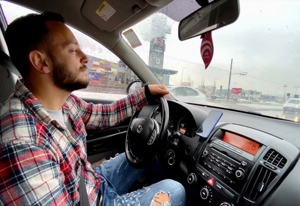 VIDEO O zi din viața lui Cristi Burlacu, fotbalistul de la SR Brașov șofer pe Uber în timpul liber!