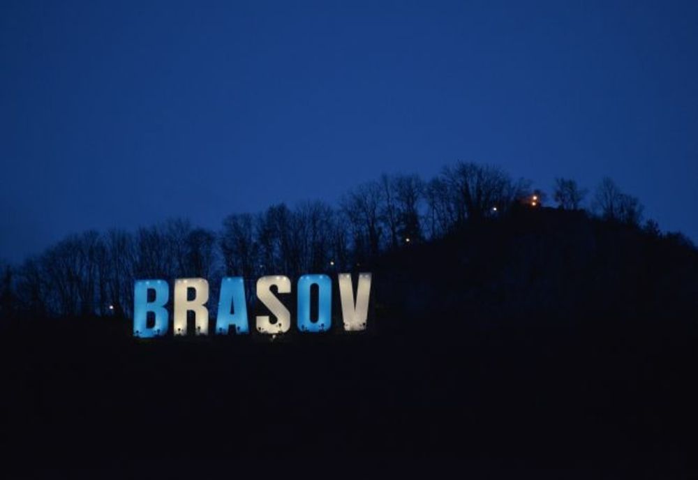 Primăria Brașov și Tâmpa, iluminate în alb-albastru diseară!