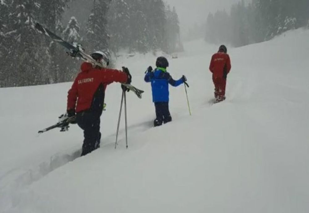 VIDEO Persoană cu afecțiuni medicale evacuată de salvamontiști