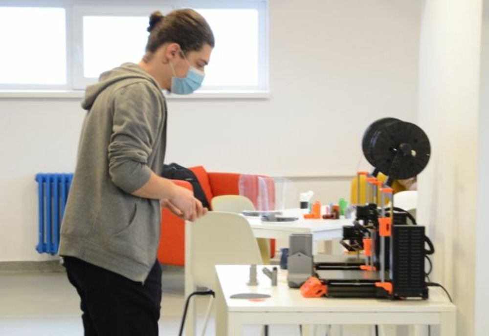 Universitatea Transilvania are un centru de printare 3D destinat studenților!