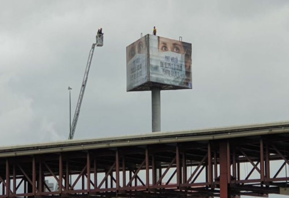 FOTO Intervenție ISU pentru salvarea unui bărbat urcat la o înălțime de 30 de metri