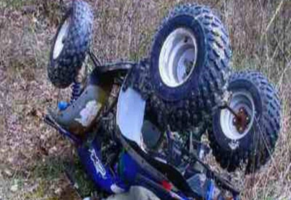 Victimă în stare gravă după ce s-a răsturnat cu ATV-ul! Şi un copil a fost rănit