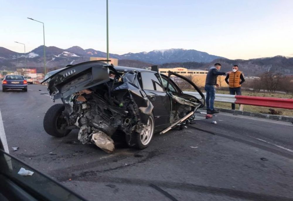 VIDEO Autobuz RAT implicat într-un accident rutier, în municipiul Brașov! Trafic BLOCAT