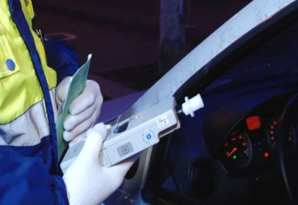 Inconștiență dusă la extrem! Mort de beat la volan, fără permis și cu mașina neînmatriculată