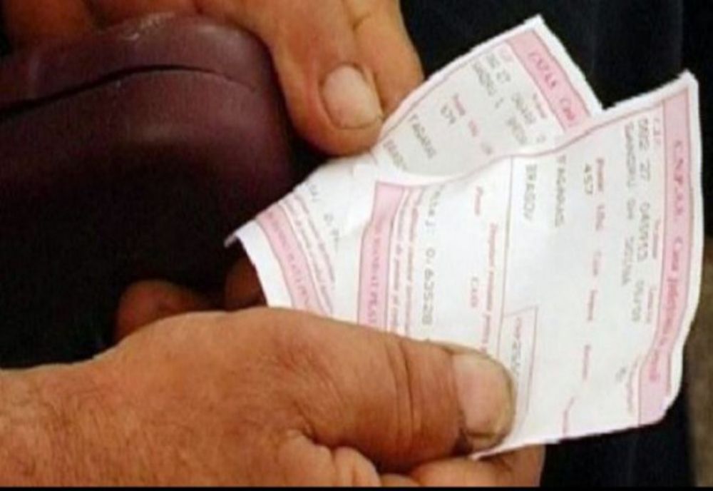 Anunț pentru pensionari! Cei care primesc banii pe card vor fi notificați pe mail