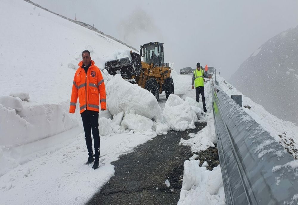 Restricții de circulație pe Transalpina. Cel mai frumos drum din România s-a redeschis pentru șoferi