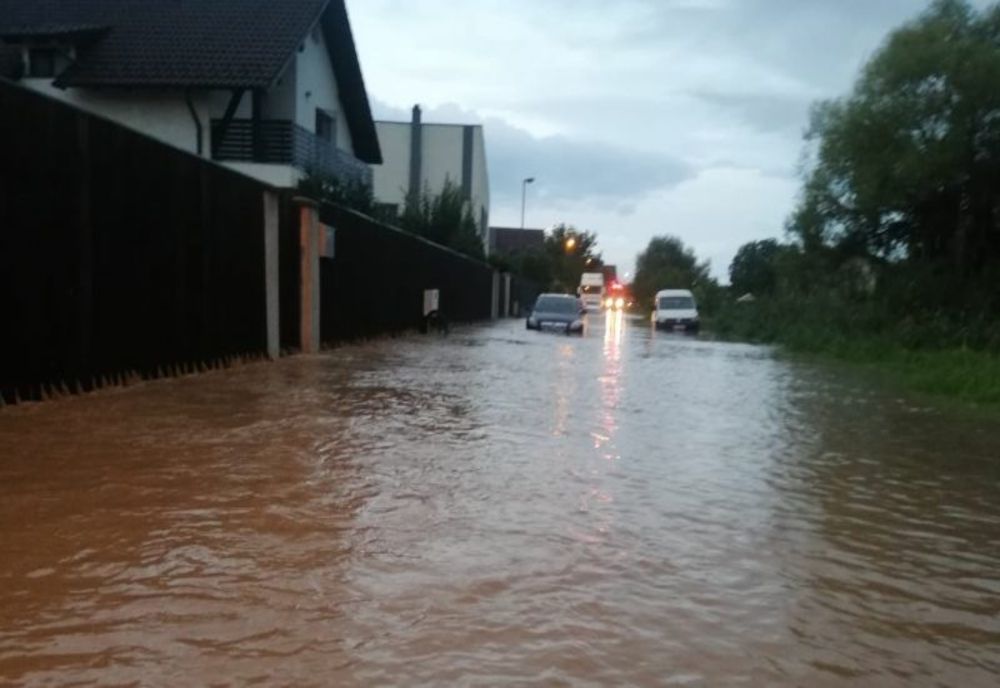 Mobilizare generală la ISU Brașov, după inundațiile de la Stupini