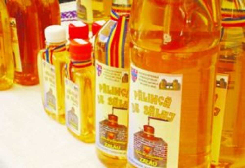 Bani risipiți! Inspectorii ANPC au descoperit pălincă falsă la vânzătorii de produse „tradiționale” din zona Bran
