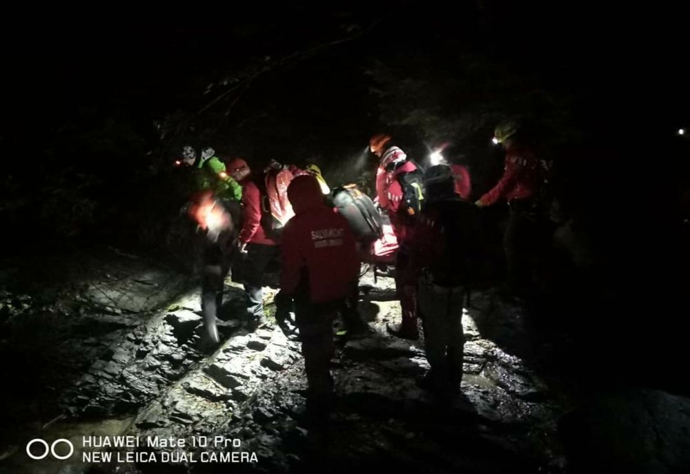 A supraviețuit miraculos după ce a căzut de la 40 de metri înălțime!