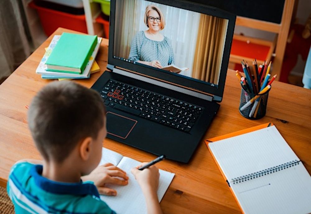 Primăria Bran achiziționează tablete și laptopuri pentru elevi și cadrele didactice
