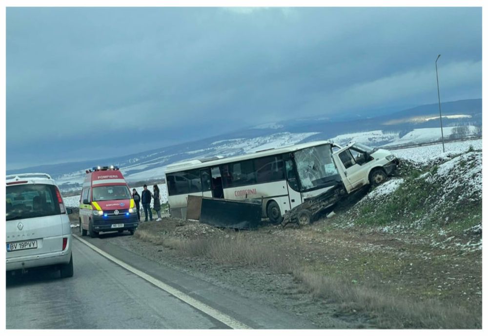 Autobuz Codreanu cu 17 persoane a fost implicat într-un accident rutier!