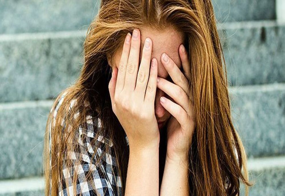 ŞOCANT! Un angajat de la Protecția Copilului Braşov ar fi întreținut relații sexuale cu o beneficiară cu probleme psihice!