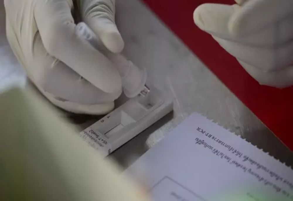 De ce iese NEGATIV testul Covid chiar dacă ai simptome clare? Medicii, puși în dificultate de acest detaliu