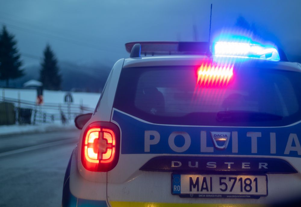 Brașovean venit la schi la Șugaș Băi, căutat după ce a furat o pereche de schiuri pentru copii