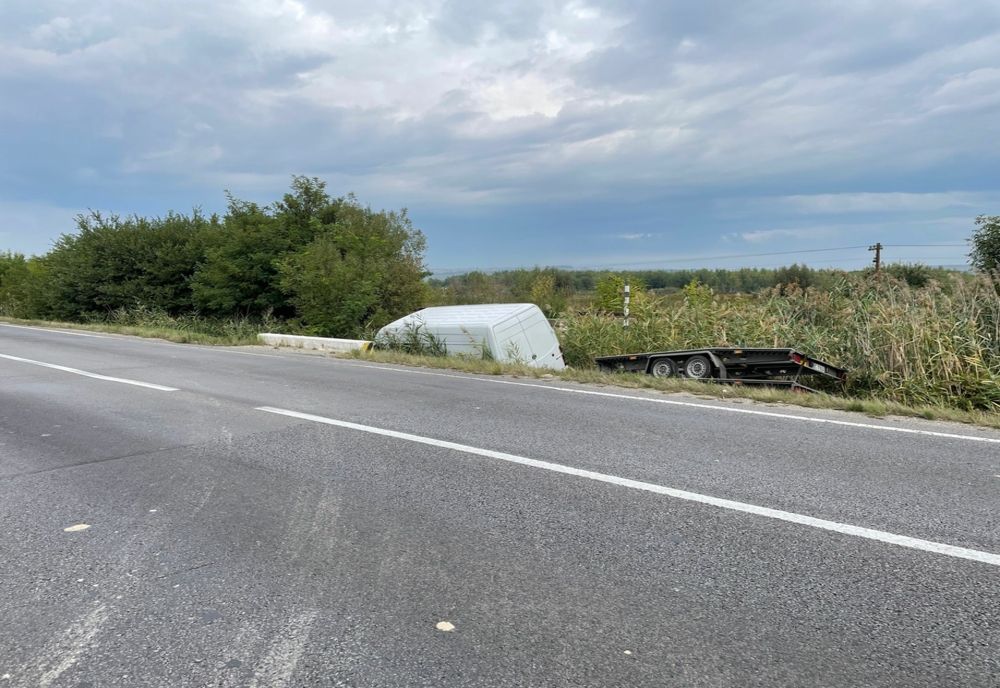 Microbuz cu 7 pasageri răsturnat pe DN1! Intervenție promptă a unui subofițer ISU