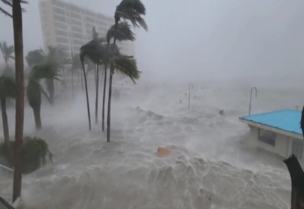 Uraganul Ian face ravagii. Cel puţin zece persoane au murit