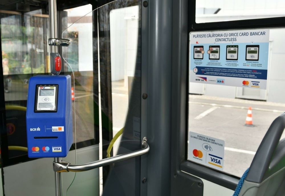 RATBV implementează la Brașov soluția de plată a călătoriei cu orice card bancar direct în mijloacele de transport 