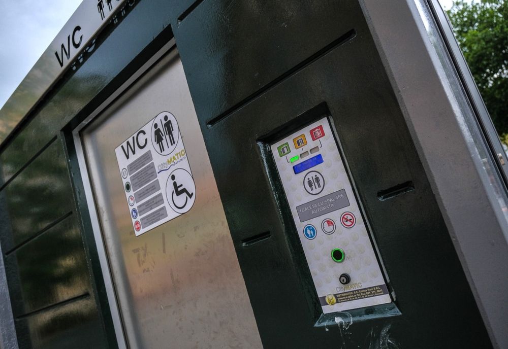 28 de toalete publice automatizate, în următorii 4 ani, în Poiana Brașov și Brașov