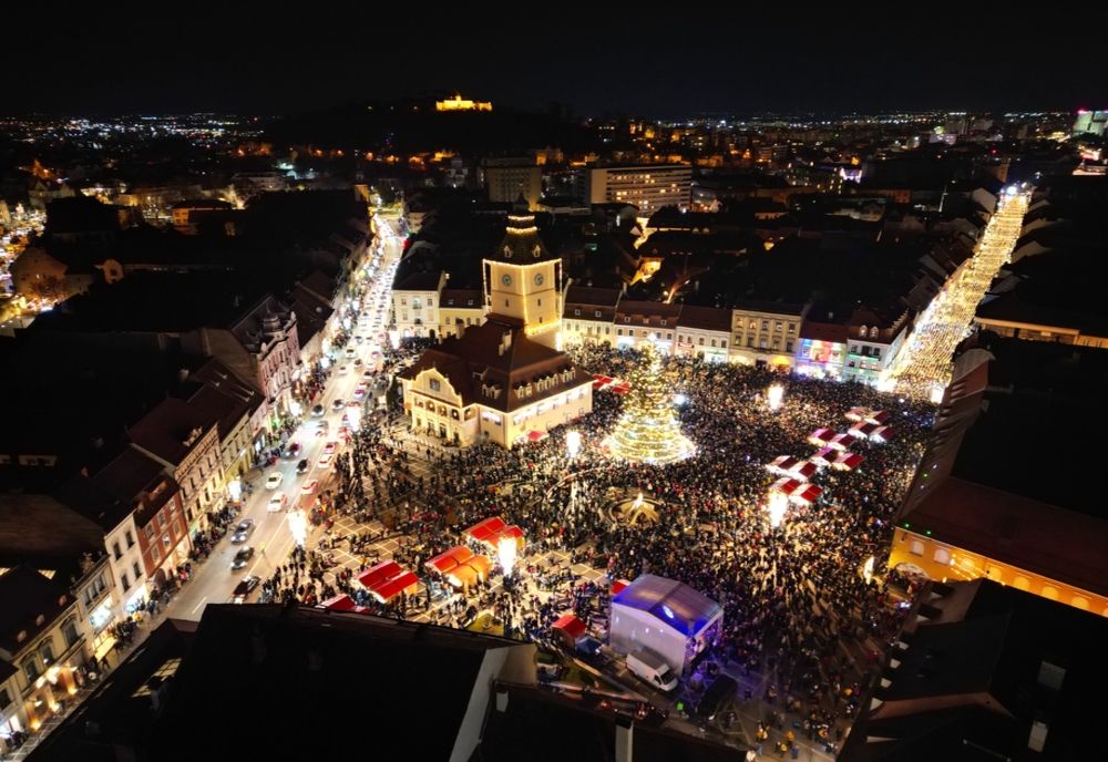 FOTO+VIDEO Nebunie la Brașov, la aprinderea iluminatului festiv!