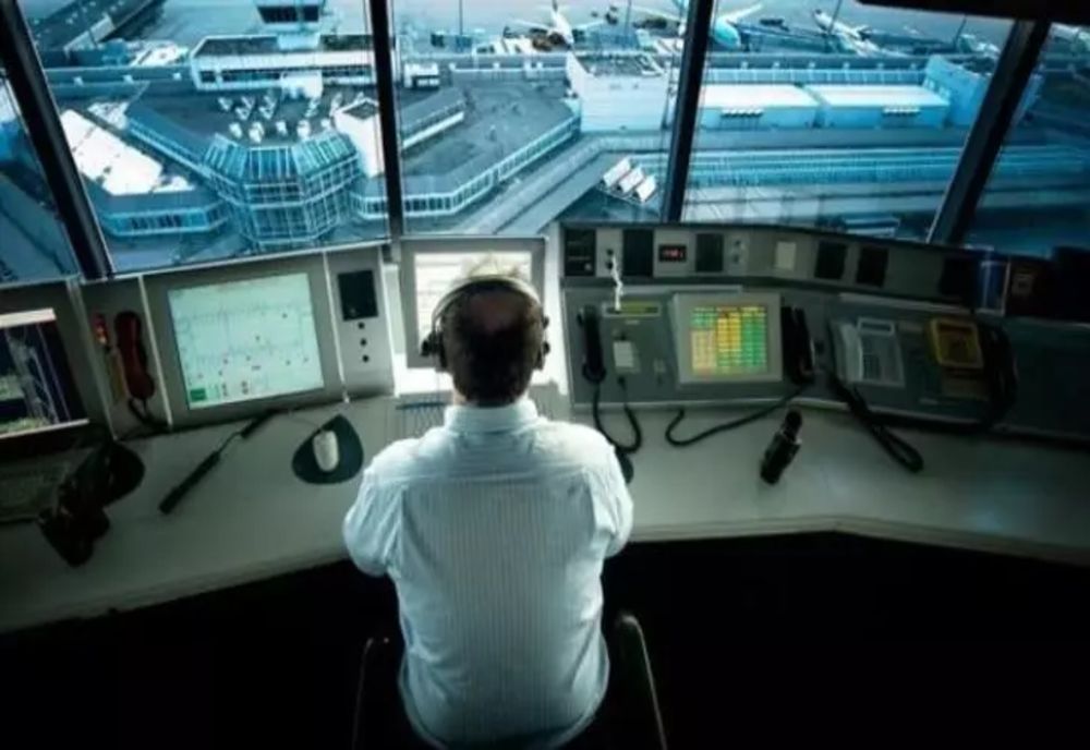 Ce au putut să vadă controlorii de trafic pe camerele video de la Aeroportul Brașov! Au mărit imaginea de 30 de ori - VIDEO