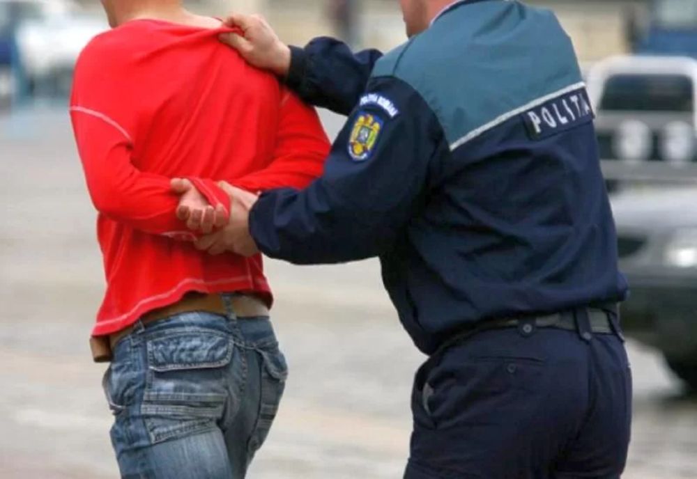 Drogurile i-au luat mințile unui copil de 14 ani. A mușcat și bătut o persoană, pe care apoi a tâlhărit-o