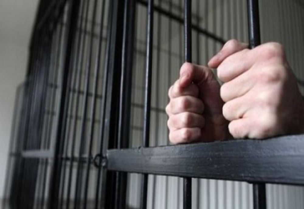 Localnic din Gârcini, în arest după ce a amenințat cu moartea un polițist și mai mulți jandarmi