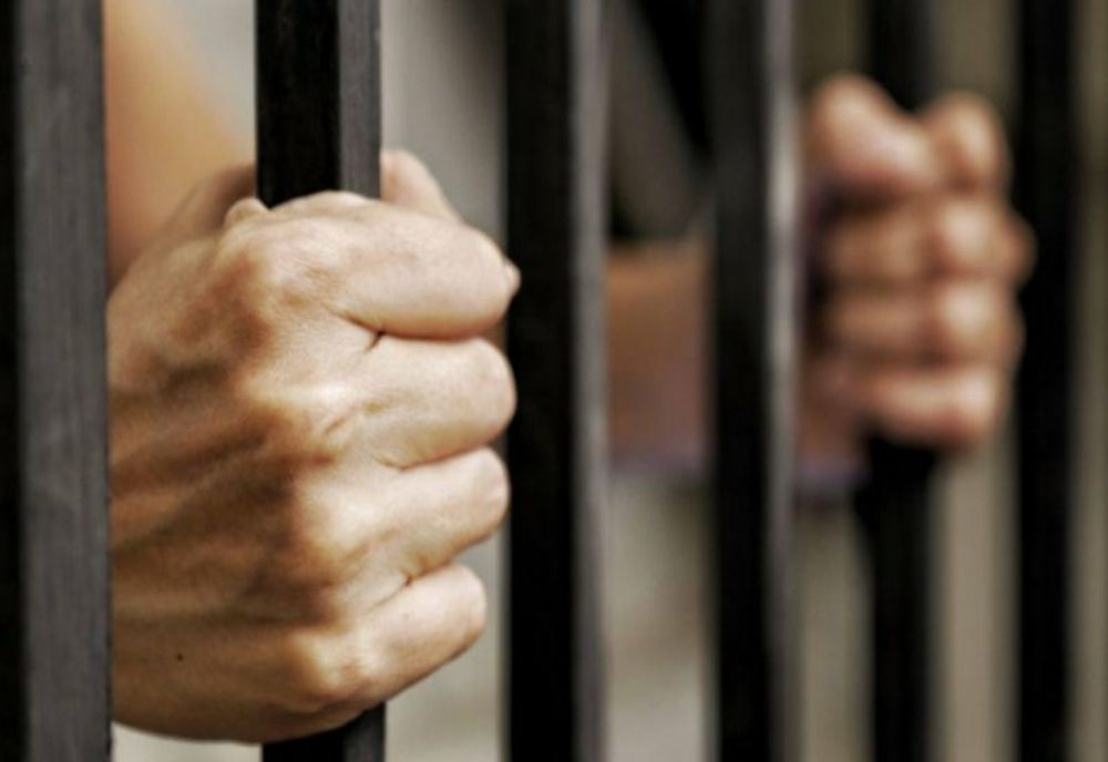 VIDEO 4 bărbați au fost reținuți după ce au bătut și amenințat doi adolescenți pe care i-au sechestrat