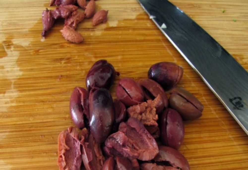 Ce se întâmplă dacă înghiți sâmburii de măsline? Nici nu-ţi imaginezi