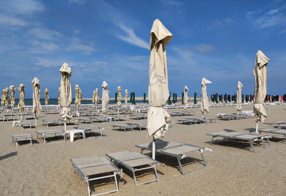 Cât te costă să închiriezi un șezlong în minivacanța de Rusalii