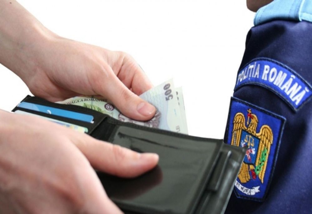 Prinsă în flagrant după ce a încercat să dea mită la Serviciul Permise Auto pentru a promova proba teoretică. Cât de „mare” era șpaga?