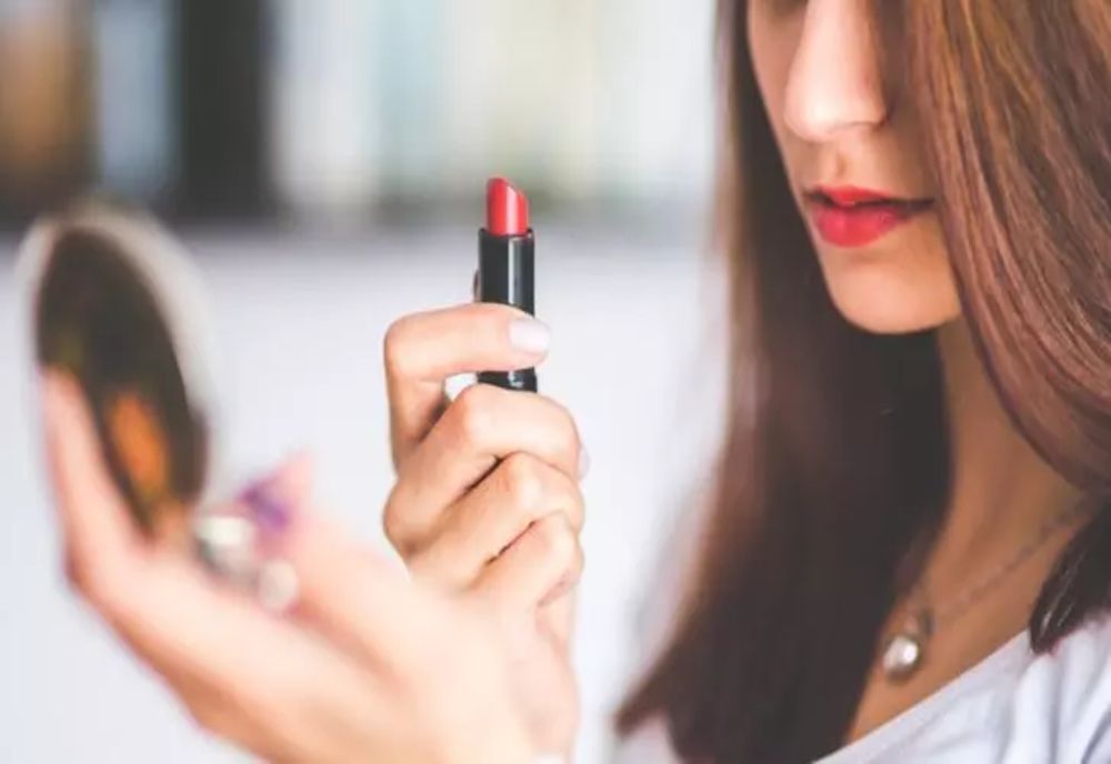 Pericolele ascunse în testerele de machiaje. Motivele pentru care nu ar trebui să le folosești niciodată în magazin