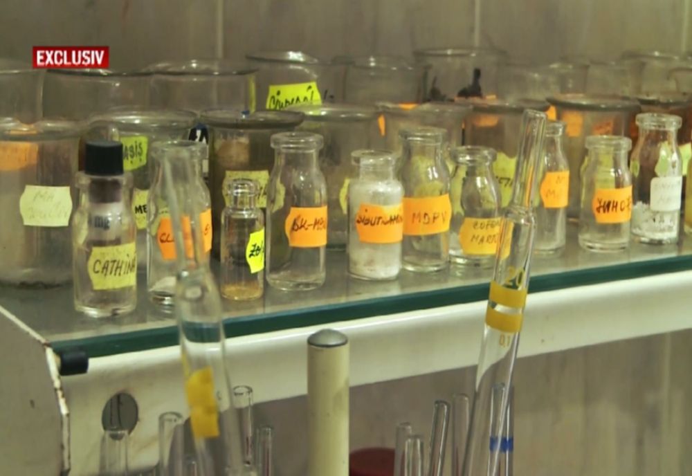 Reportaj exclusiv în laboratorul secret al Poliției Române. Dezvăluiri bombă despre drogurile consumate de tineri